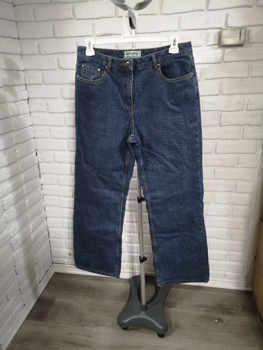 Wind River Women's Size 14/32 Lined Medium Wash Classic Fit Straight Leg Jeans